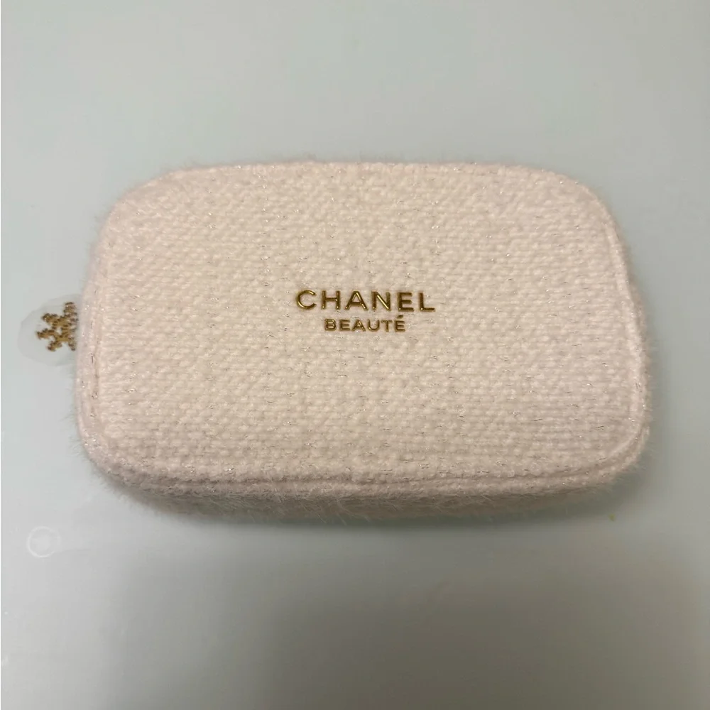 CHANEL Beauté Pale Pink Bouclé Cosmetic Pouch with Gold Logo - Picture 1 of 5